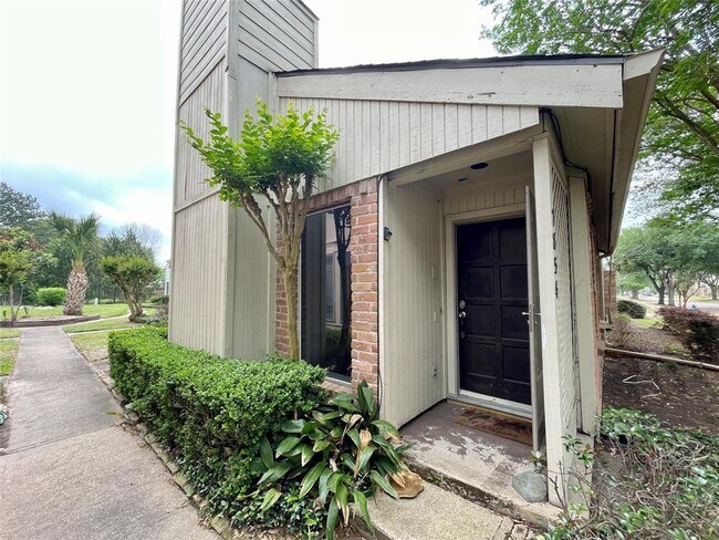 Building Photo - 7854 Green Lawn Dr