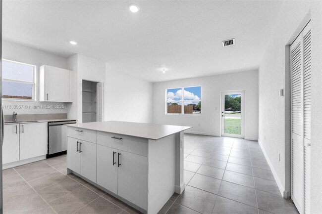 Foto del edificio - 2960 SE 23rd St