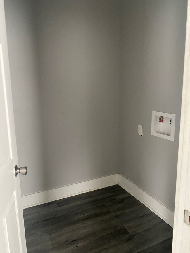 Foto del edificio - 1335 W 13th St