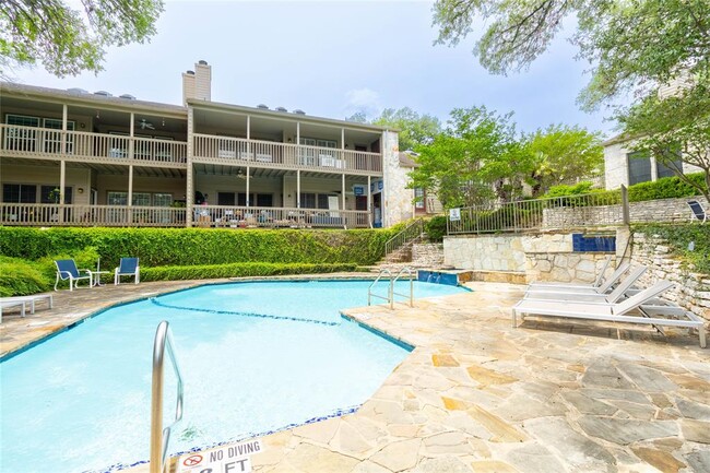 Foto del edificio - 3809 Spicewood Springs Rd