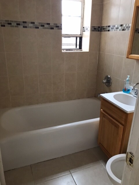 Building Photo - 1674 W 5th St