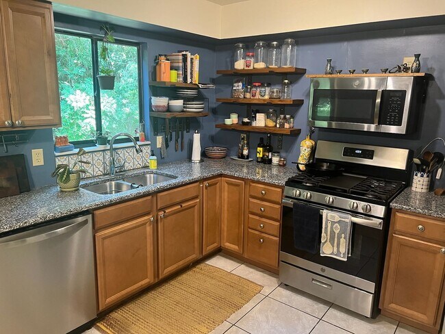 Foto del edificio - Super cute 3 bedroom 2 bath in NW Miram Manor