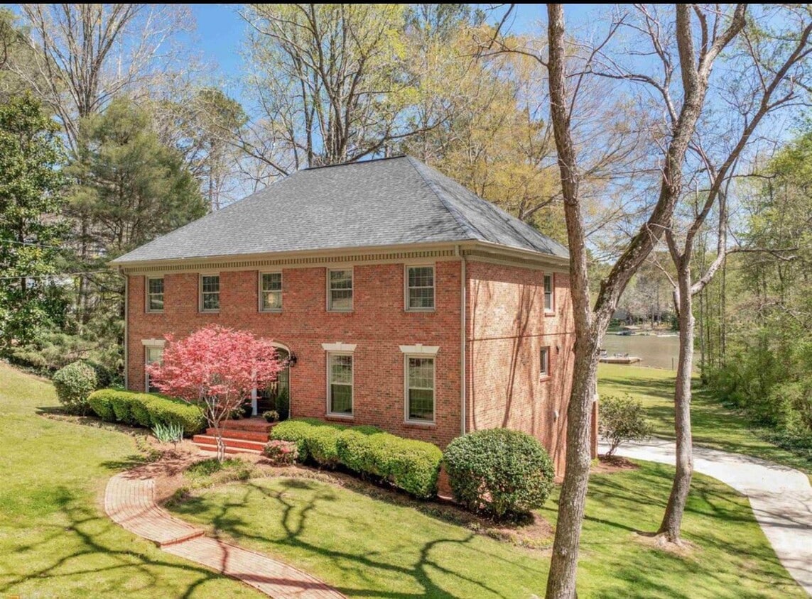 Primary Photo - 2270 Emerald Dr