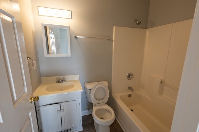 Building Photo - 135 W 14th Ave