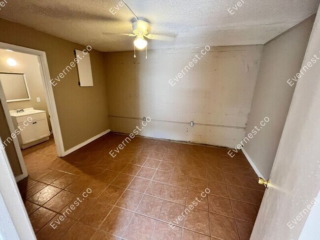 Foto del edificio - 925 Shallowford Rd