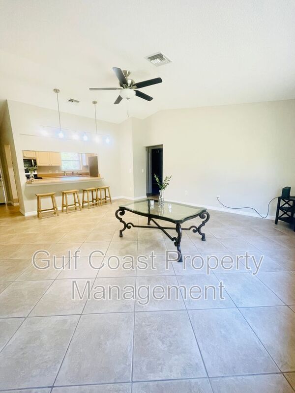 Foto del edificio - 1609 Harmony Dr