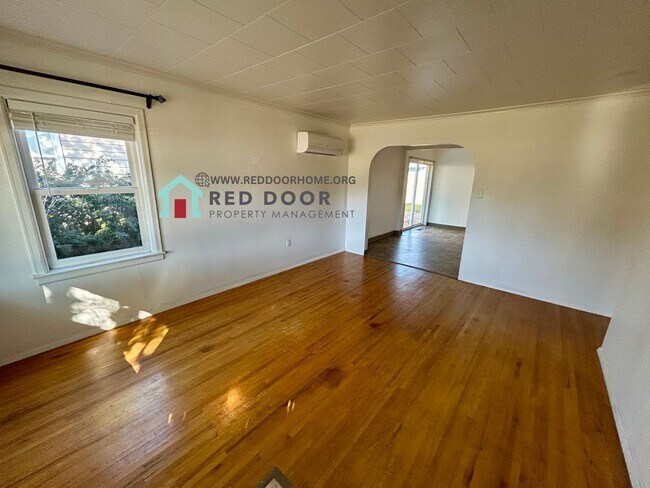 Building Photo - Charming 3-Bedroom, 2-Bathroom Single Fami...