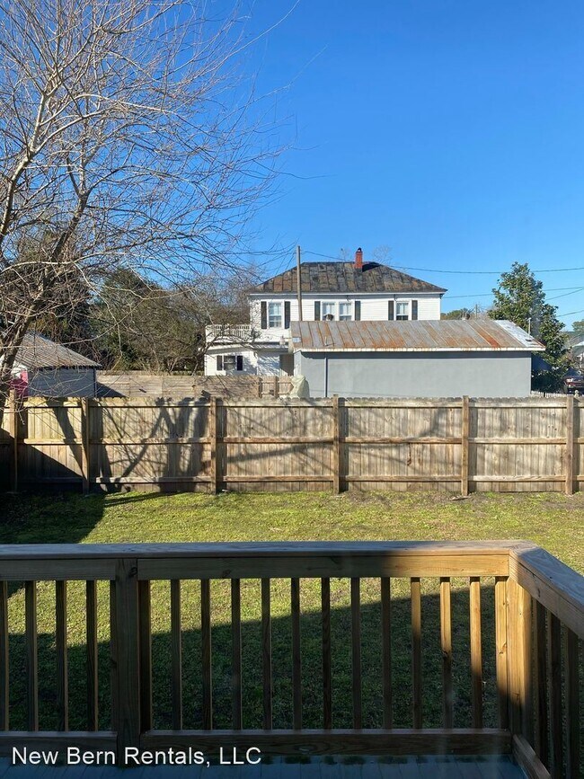 Foto del edificio - 3 br, 2.5 bath House - 404 Avenue B