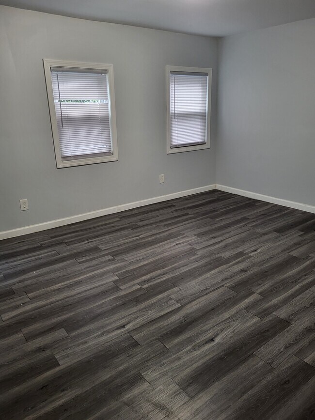 Building Photo - 11 Dix St