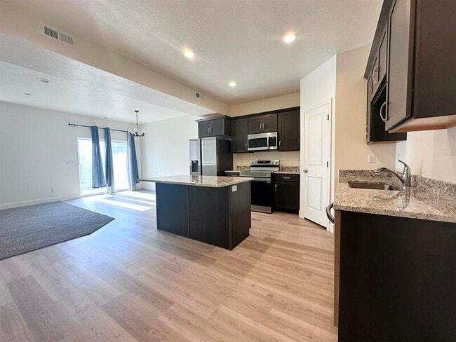 Foto del edificio - 225 950 E