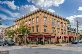 Building Photo - 103 S Market St