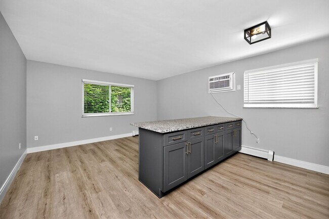 Building Photo - 6140 Ridge Ave