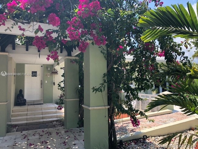 Building Photo - 5450 Sunset Dr