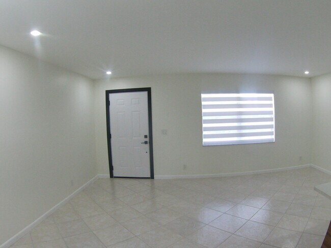 Building Photo - 319 Normandy G