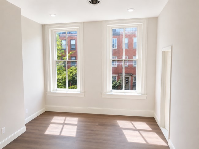 Building Photo - 923 N Calvert St
