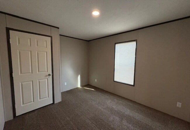 Building Photo - 28 W Legrand Ave