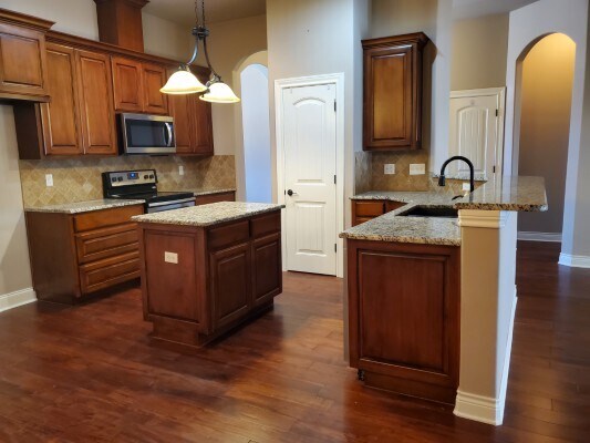 Foto del edificio - 15233 Capstan St