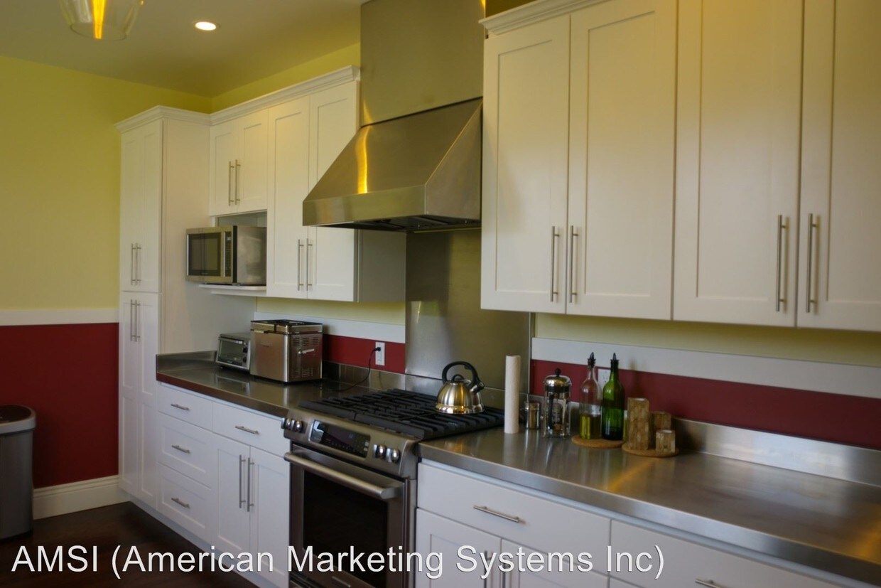 Foto principal - 3 br, 2 bath House - 2828 Bryant Street