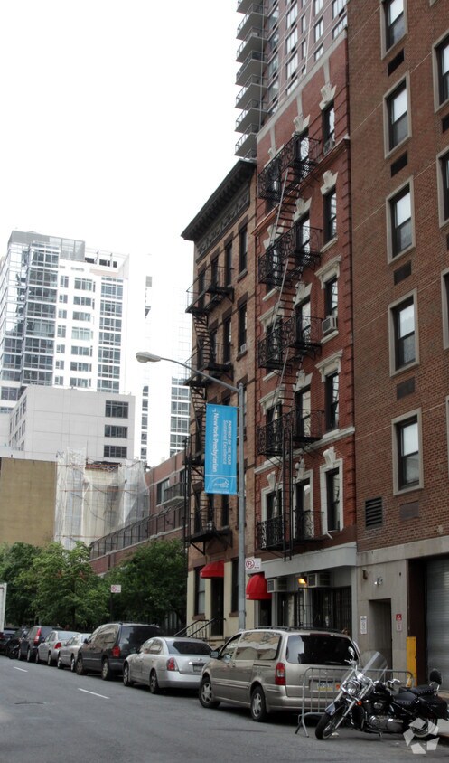 Foto del edificio - 437 E 71st St