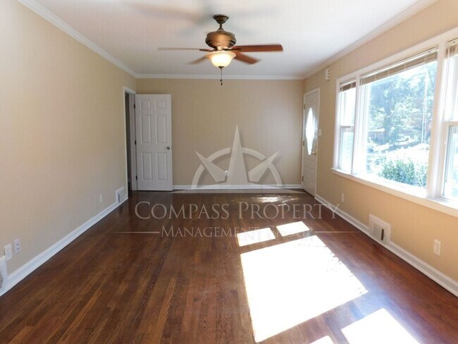 Building Photo - 2528 Amelia Ave