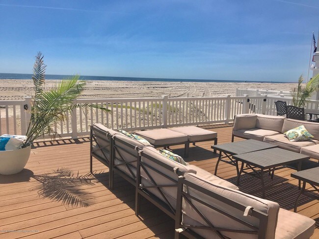 Building Photo - 492 Sunset Blvd