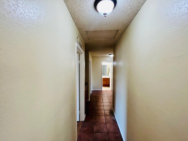 Building Photo - 5325 Adobe Dr