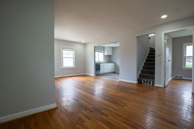 Building Photo - Eastpointe 3 bedroom