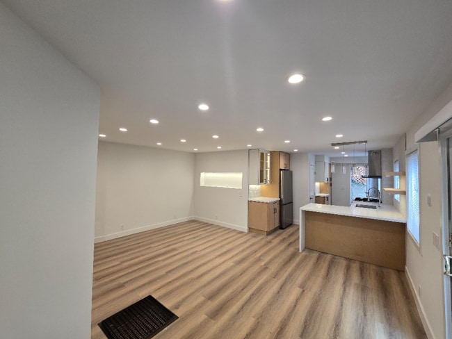 Photo - 2665-2665 Shasta Rd Apartment