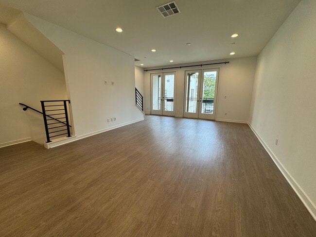 Building Photo - 751 Talbot Ln