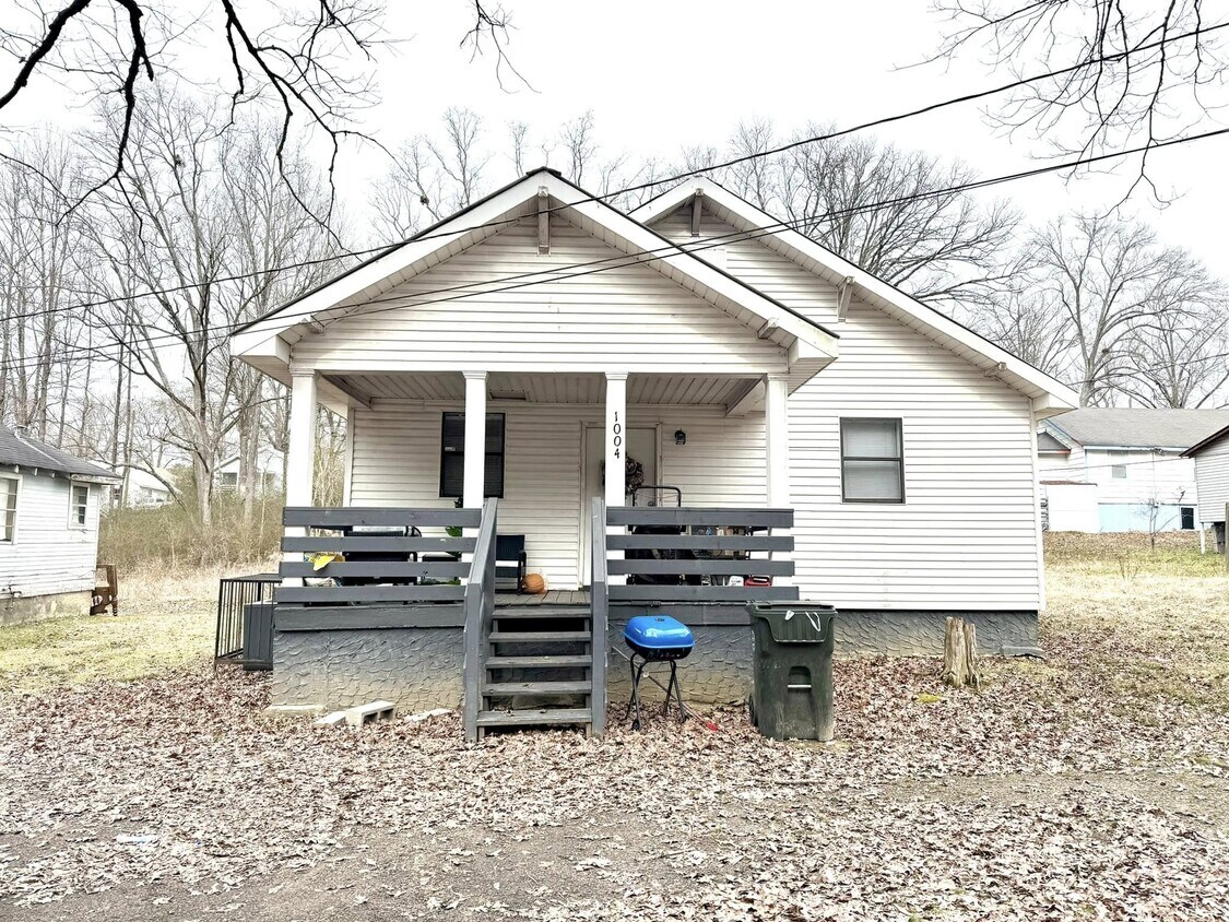 Primary Photo - 1004 E St