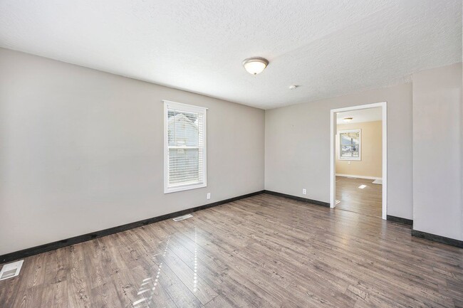 Building Photo - 523 W Ave G