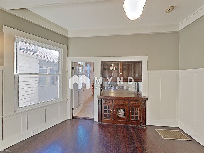 Building Photo - 1502 3rd Ave