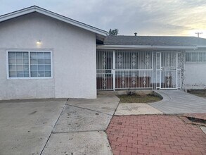 Building Photo - 5216 Los Arboles Ave NE