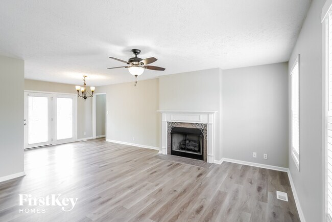 Foto del edificio - 1596 Barrywood Cir W