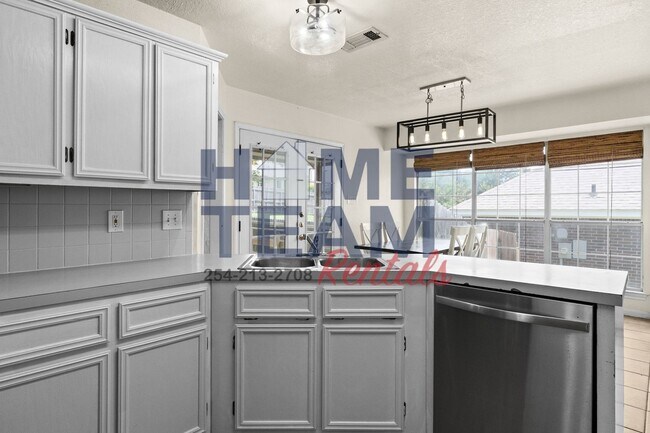 Foto del edificio - 714 Silver Creek Dr