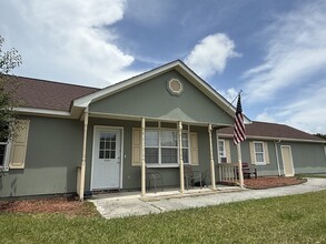 Building Photo - 210 Zachary Ln