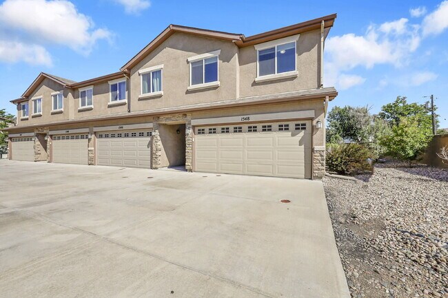 Building Photo - $1,999 - 3 Bed, 2.5 Bath Townhome in CO Springs with AC and In Unit Laundry!