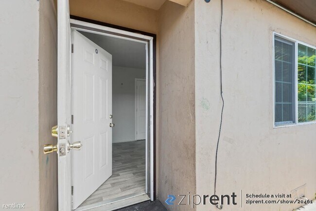 Foto del edificio - 2 br, 1 bath Triplex - 1466 77th Avenue, O...