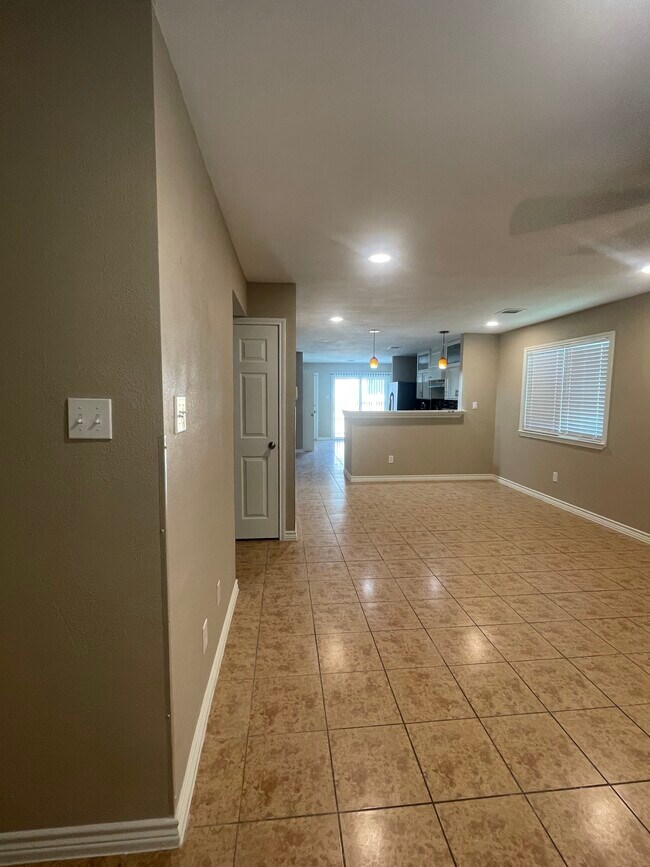 Foto del edificio - 6231 Lone Prairie Way