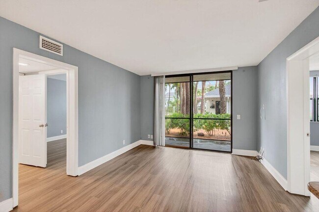 Building Photo - 744 Executive Center Dr