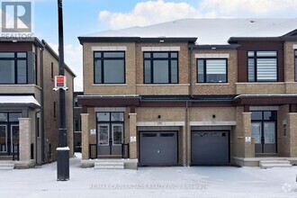 Building Photo - 75 Kinloss St