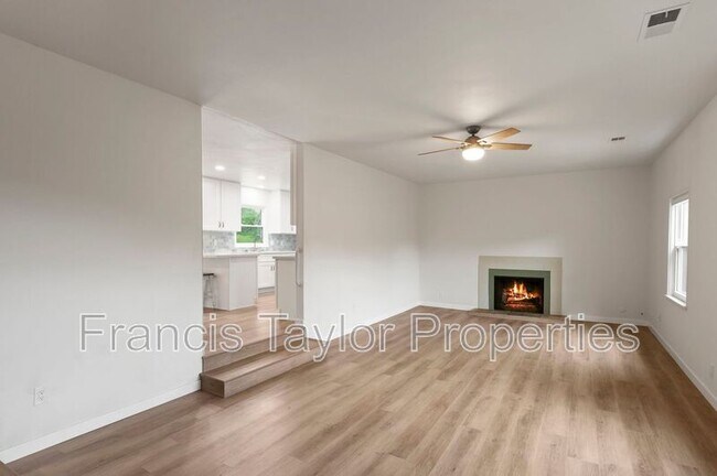 Foto del edificio - 10204 Lake Meadow Ln