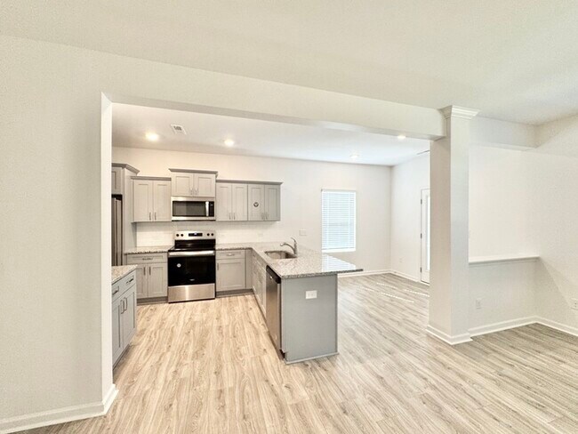 Building Photo - Beautiful Paired Home minutes from I-85 3br 2.5 ba with 2 car garage