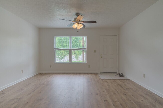 Building Photo - Renovated 3-Bedroom, 2-Bath Duplex on Gile...