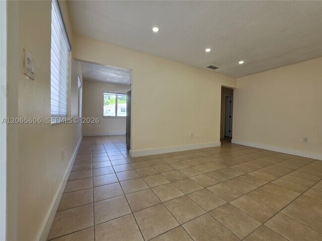 Foto del edificio - 5290 NW 2nd St