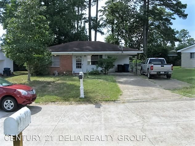 Primary Photo - 3 br, 1.5 bath House - 727 Hickory St