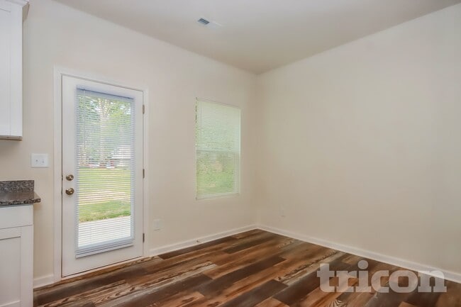 Building Photo - 518 Sylvia St