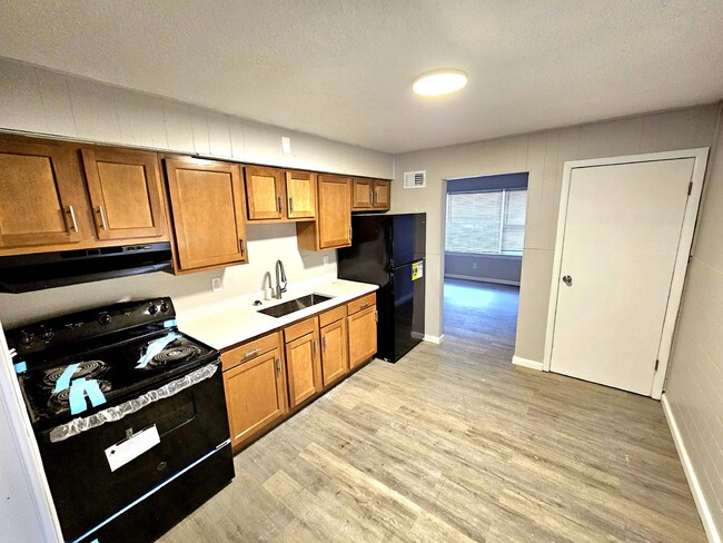 Building Photo - 3-Bedroom Retreat with 1072 Sq. Ft. of Com...