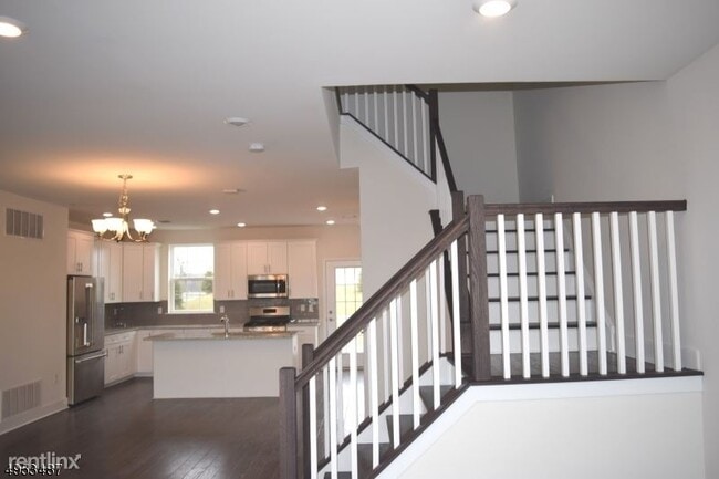 Building Photo - 3 br, 3.5 bath Townhome - 6 Gerhard Pl