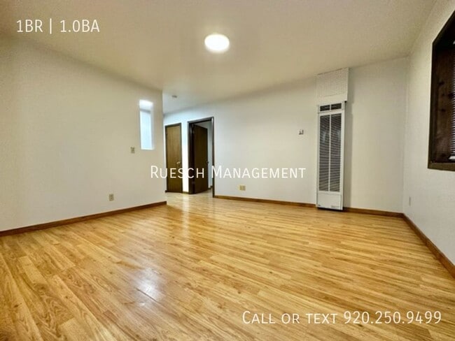 Building Photo - Spacious 1 Bedroom 1 Bath Upper Apartment ...